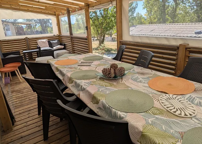 Mobil 6 A 8 Personnes Climatise * Saint-Papoul